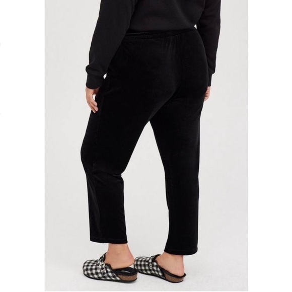 NWT Torrid Velvet High Rise Elastic Waist Tapered Pant Minimalist Black Large - Picture 2 of 9